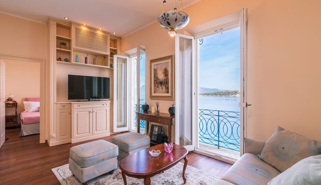 Mouragia Luxury Seaview Suite by Konnect