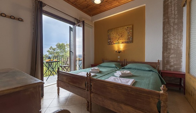 Katerina Fotopoulos Homes & Apartments