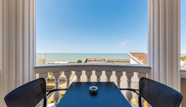 SEA LA VIE SUITES in Golem