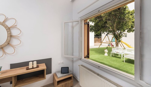 Luxury villa with pool 50m from the beach in Chania