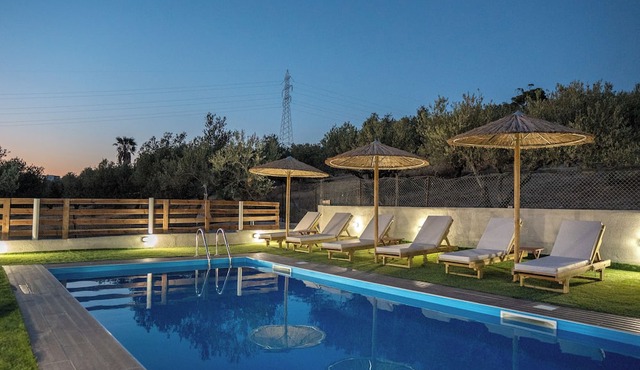 Amfithea Villa with swimming pool in Heraklion