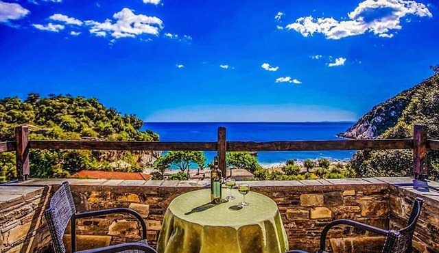 Beachfront Pelion Getaway - Cozy Summer Refuge