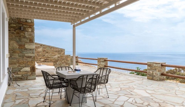 Apartment 'Captain's Koutsi Suite' with Private Terrace, Wi-Fi and Air Conditioning in Apróvaton