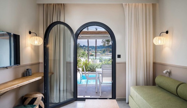 Loadstar Rooms & Suites