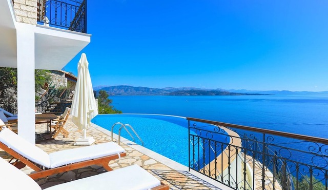 House On The Rocks in Nisaki in Katavolos