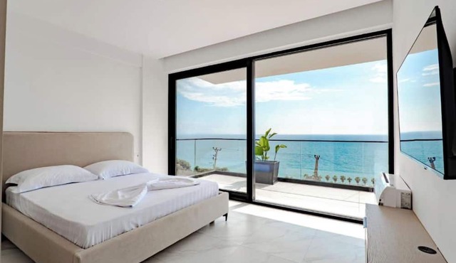 SeaScape Residence in Borsh