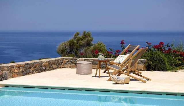 Villa Queen with a heated pool in Elounda