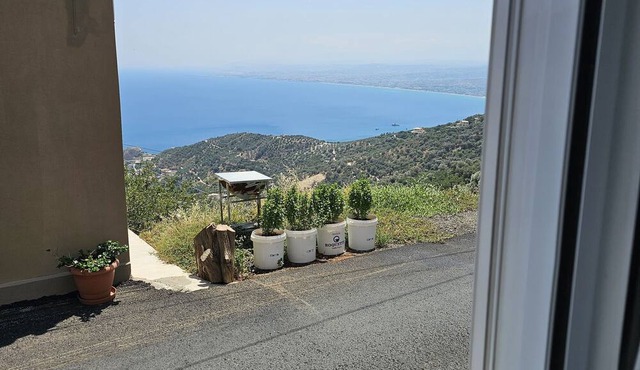 Apartment 'Athene Place' with Shared Terrace, Wi-Fi and Air Conditioning in Rodia