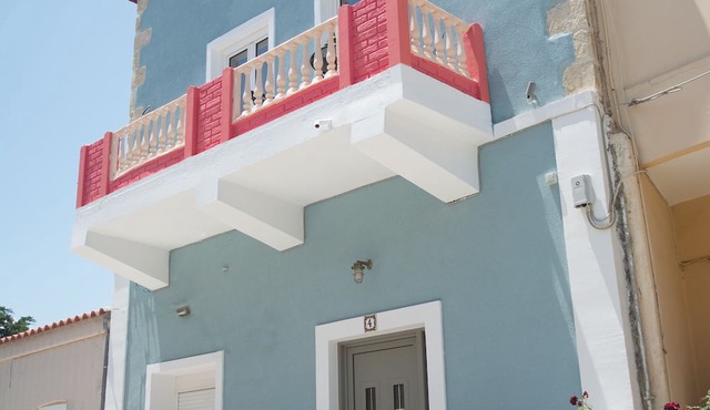 Traditional maisonette, luxurious renovated. Near beach & city center.