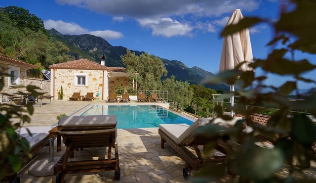 ASTRALI STONE VILLAS