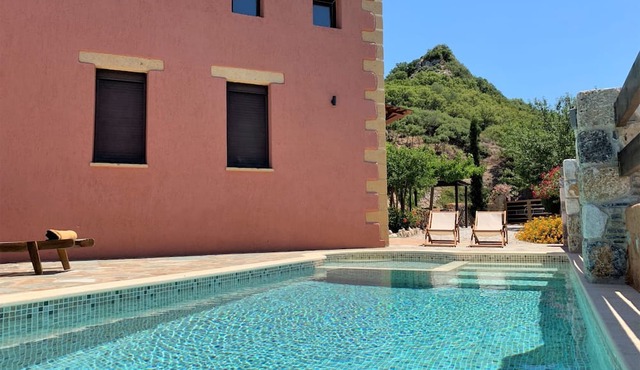 Geräumige Villa mit Pool nur 12km vom Strand entfernt by Interhome in Gialos