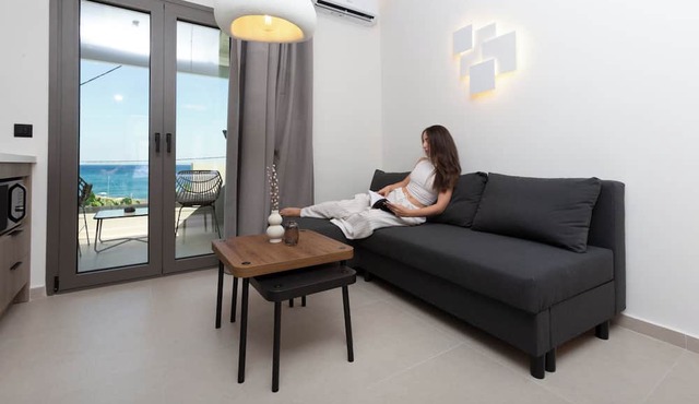 Armonia Seaview Suites