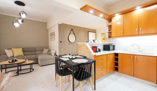 Comfy stay 2br flat 1gbps 4 min walk from metro in Athina