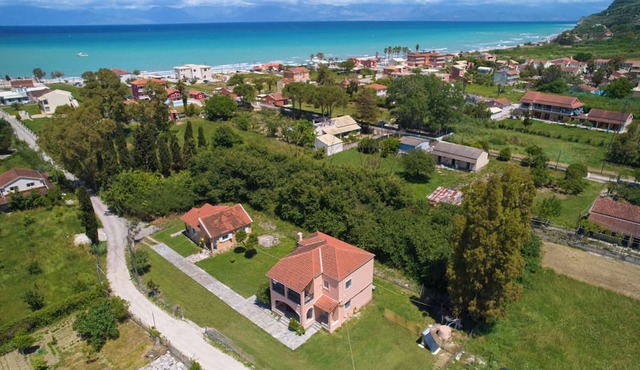 Villa Escapes By The Beach