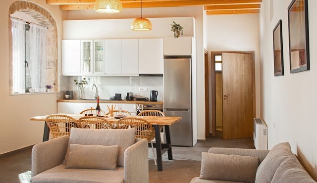 Charming 2-bedroom villa with scenic view in Heraklion