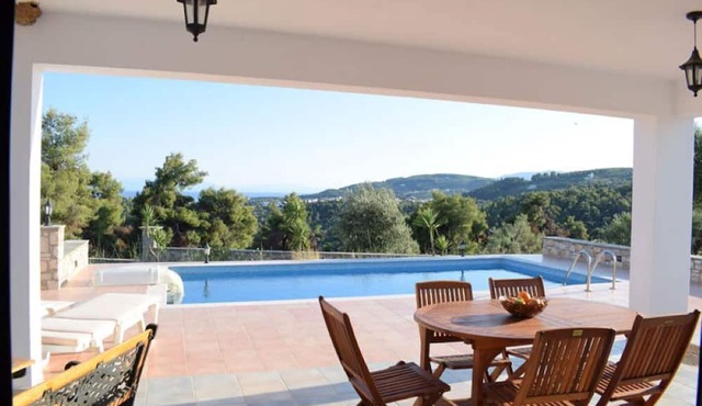 Anemologio Seafront Villa Zerifos, PrivatePool Gem in Alonissos