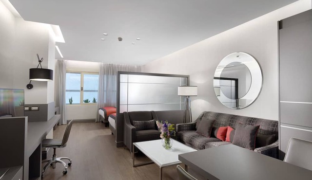Holiday Suites