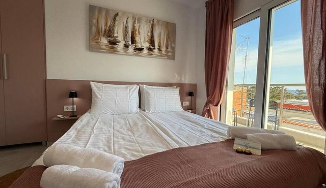 Maria One-Bedroom with garden, Jacuzzi and BBQ in Nea Kallikratia