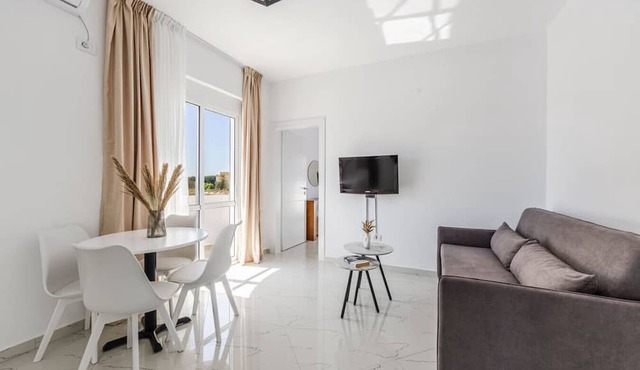 Apartment with AC and Balcony | Golem by PikHost in Golem