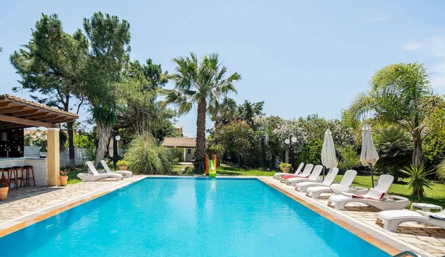 Villa- Cassandra n500meters from the beach. in Corfu