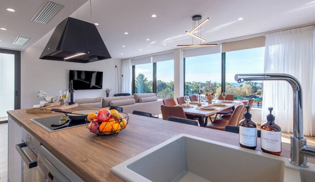 1 Riviera Escape Penthouse with Full Sea View