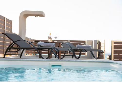 Heatable Pool Coast Seafront Villa in Gournes