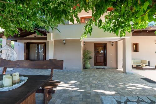 Aura Sea & Shadow Villa, Aigio - 4BR by ΜΡS