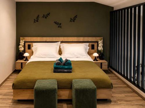 Epanomi Suites - Modern Living with Garden Retreat in Epanomi