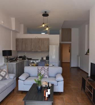 Fully Renovated Apartment -700m from Mill of Elves-Free Parking & Fast WiFi in Tríkala