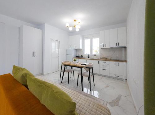 Private Villa near Lake Quiet Secure Parking in Pogradec