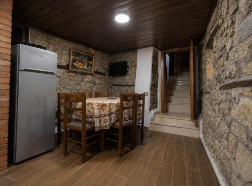 Guva Stone House Mangalem in Berat
