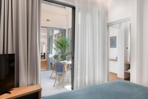 Dock 38 Apartments Collection