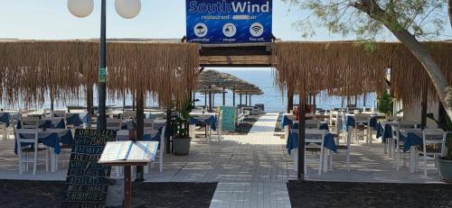 Hotel Pleasure Blackbeach Santorini