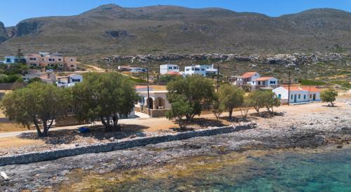 The Rock Seaside House - Etheras Properties in Kythira