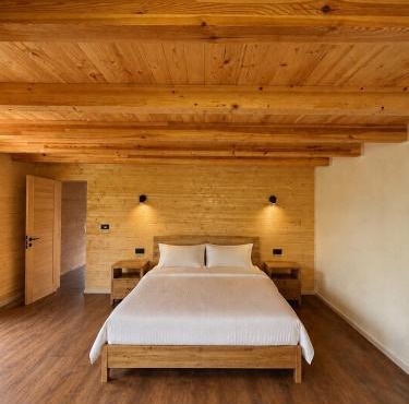 Rosi peak Guesthouse in Valbonë