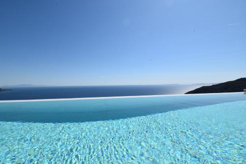 Apiron Luxury Villa
