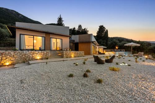 Aluma Exclusive Villa in Nikiana