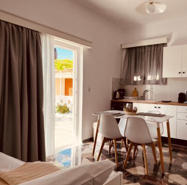Alkisti's seaside apartments in Pythagoreio