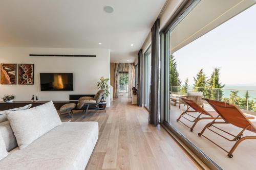 Lake Whisper Villa Pool & Amazing Views by PikHost in Shirokë