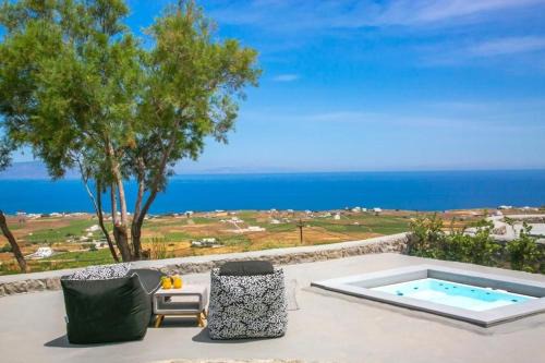 Luxury Santorini Villa Villa Elysian Dyo Private Hot Tub Air Conditioning in Foinikiá