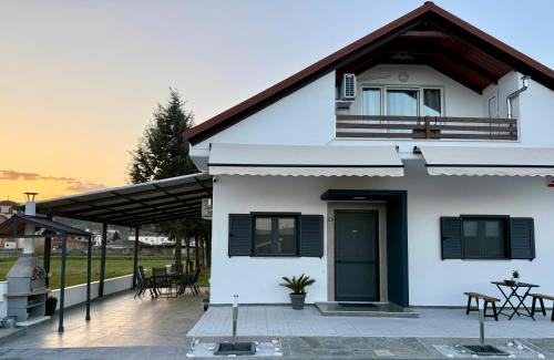 Eunoia Homestay & BnB - Loutra Pozar, Aridaia in Aridaia