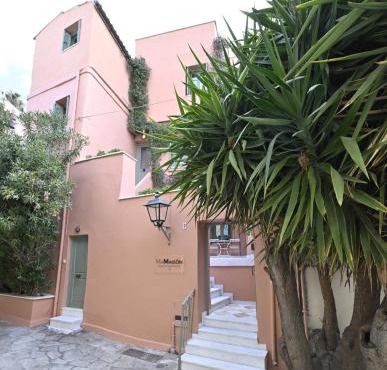 Ma Maison N10 Elegant Plaka Villa under Acropolis in Athens