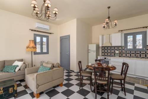 Harites Home - Sea View Villa B in Adamantas