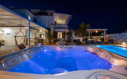 Villa Arancia Private Pool, 2 Jacuzzis & BBQ Area in Pigi