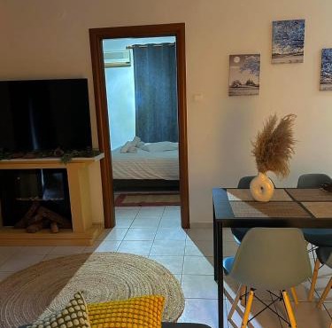 Gk Suites-Constantin view , auto check-in 24h