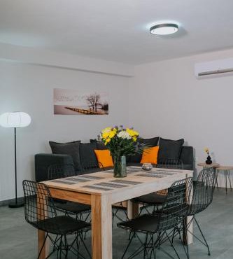 Pamvotis Urban Suites in Ioannina