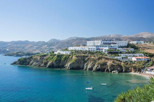 Peninsula Resort & Spa in Agia Pelagia