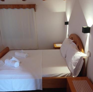 Ari's cozy rooms in Shalë