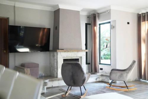 The Beachfront Villa by PikHost in Golem