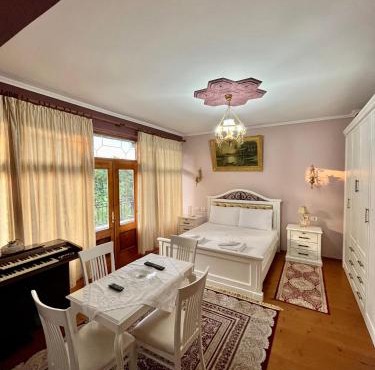 Villa Parku Rinia in Korçë